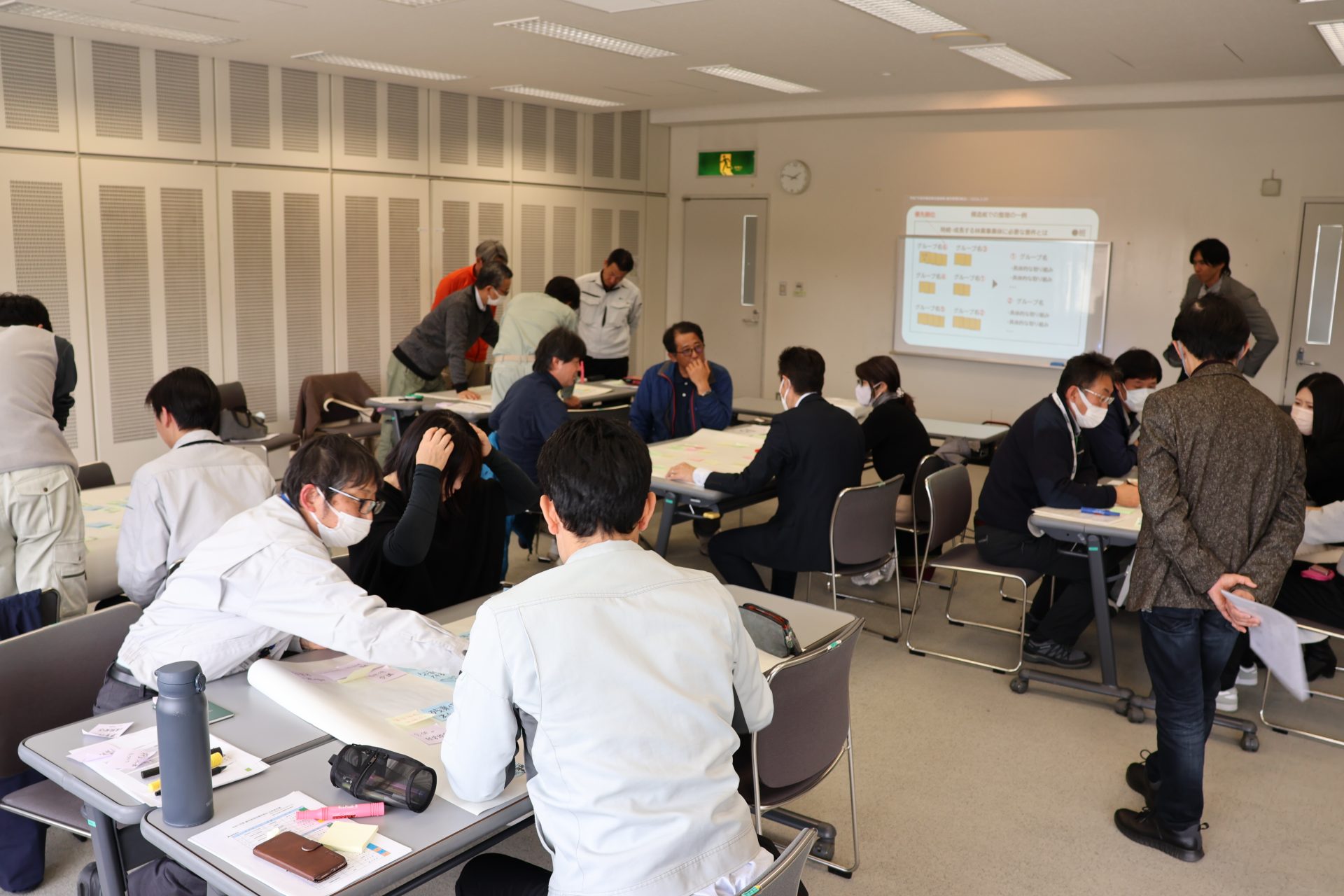 雇用管理改善研修会のグループワークの様子