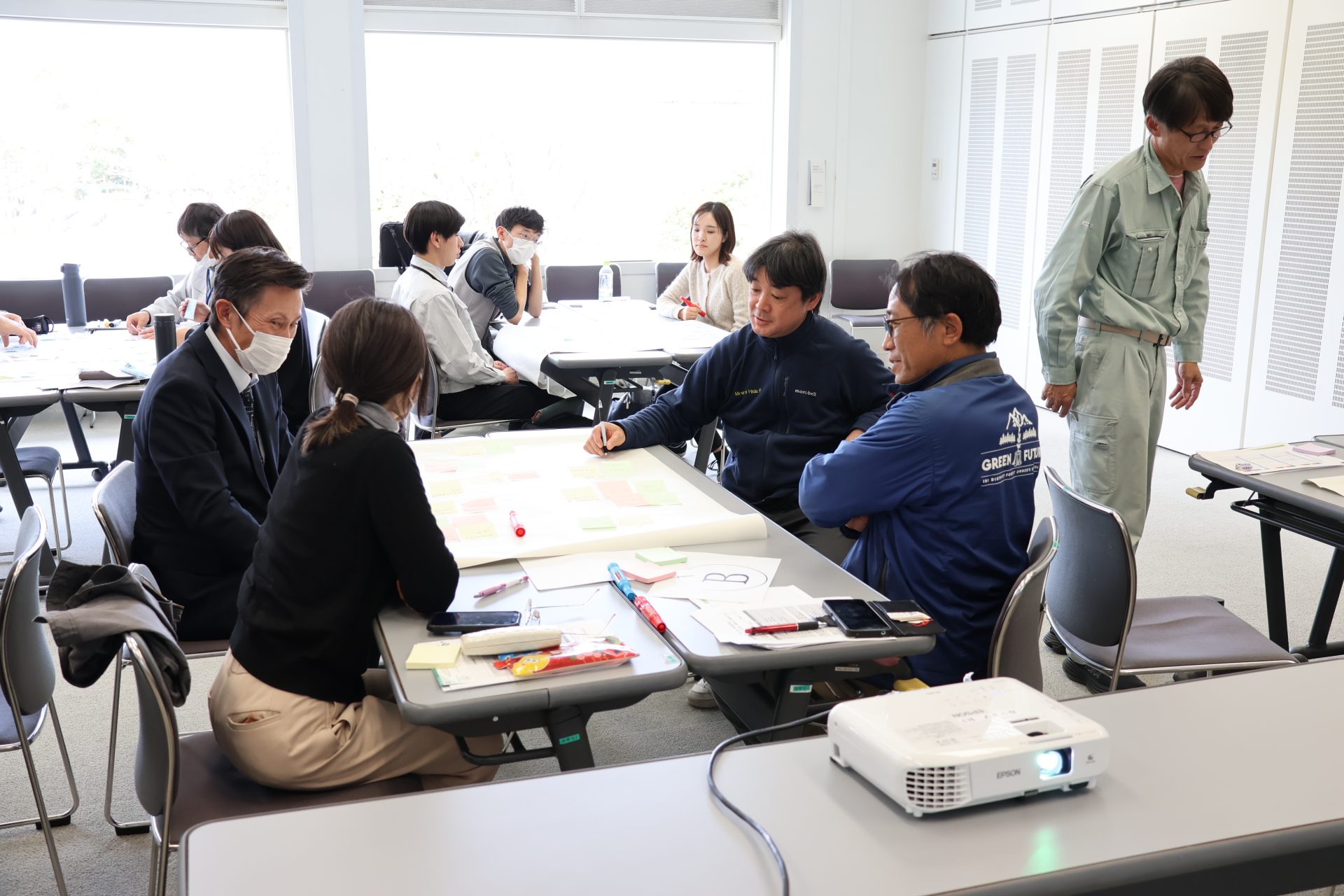 雇用管理改善研修会のグループワークの様子