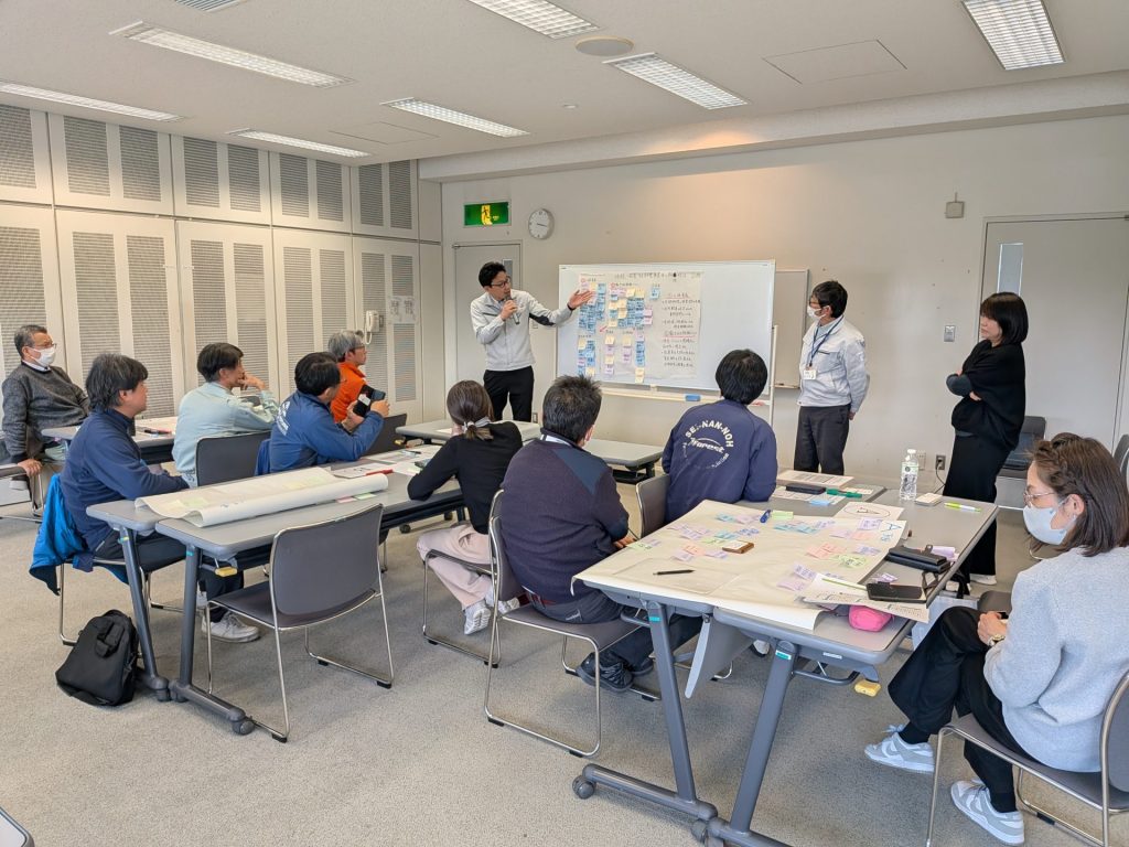 雇用管理改善研修会のグループワークは発表会の様子