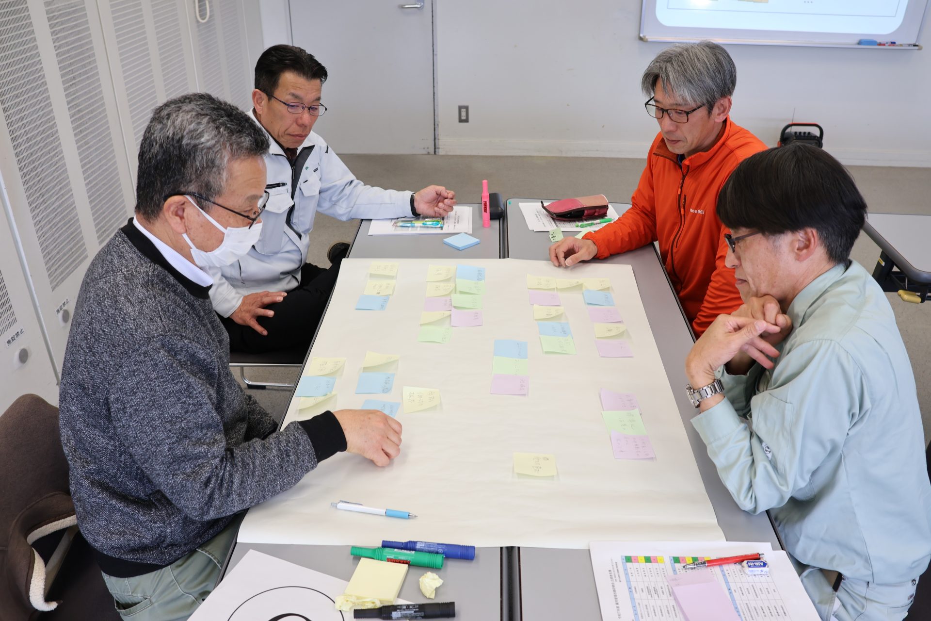 雇用管理改善研修会のグループワークの様子